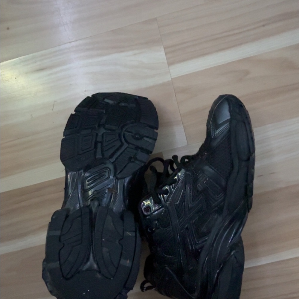 triple black balenciaga runners